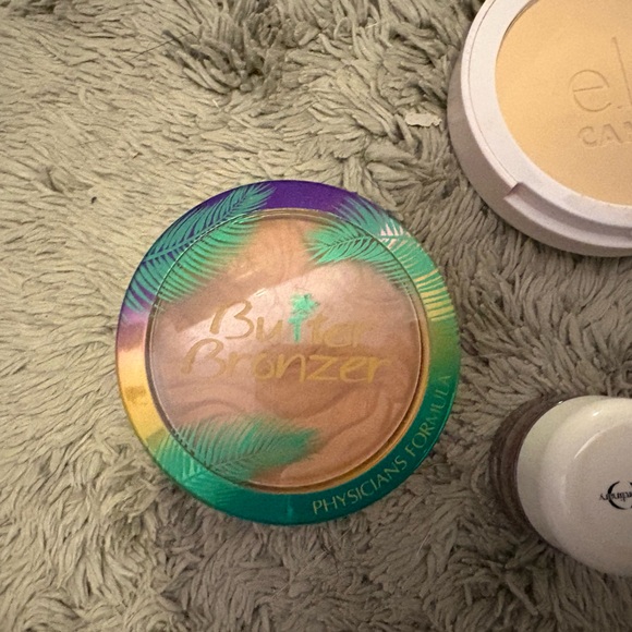 Makeup Bundle - Picture 2 of 6